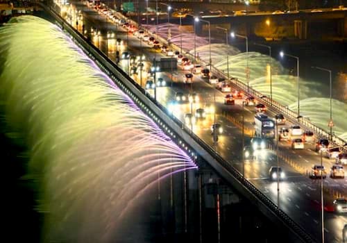 vista notturna del ponte banpo