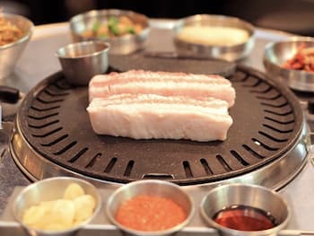 401 restoran daging di Hongdae