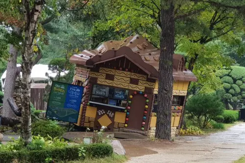 Island Tour Bus and UNICEF Train ticket office