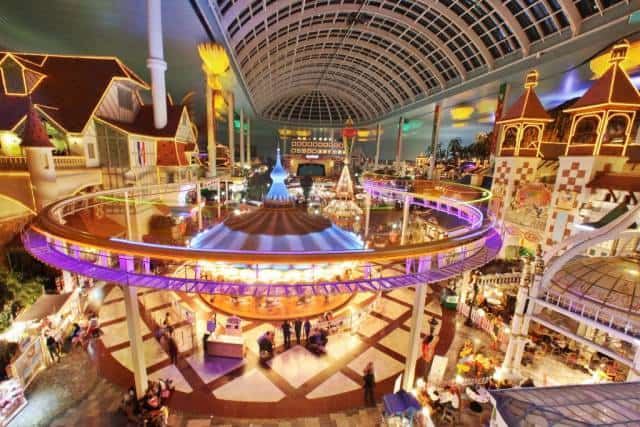 วิวกลางคืนของ Lotte World