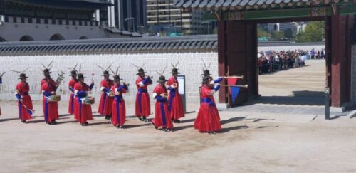 Relève de la garde royale au palais Gyeongbokgung_1