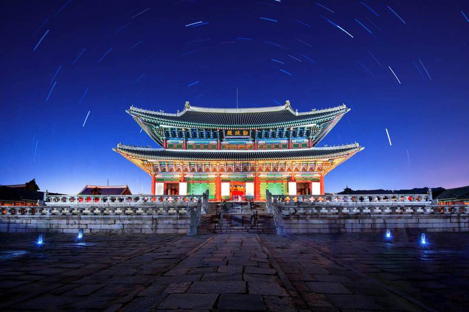 Vue nocturne du palais de Gyeongbokgung