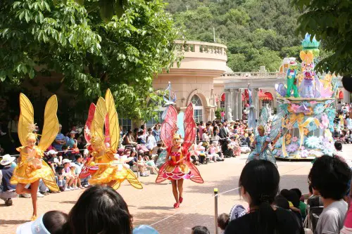 ขบวนพาเหรดในเอเวอร์แลนด์
