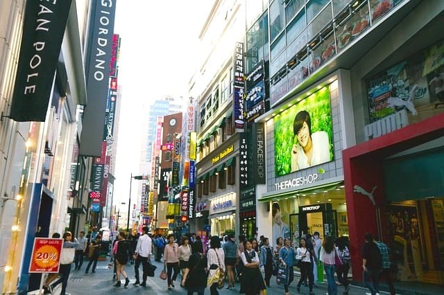 jalan perbelanjaan myeongdong