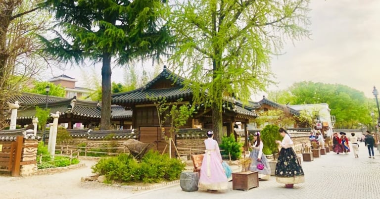 How to rent a Korean traditional dress Hanbok?