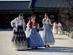 Wearing Hanbok with friends-min