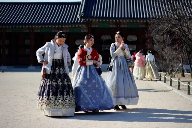 Wearing Hanbok with friends-min