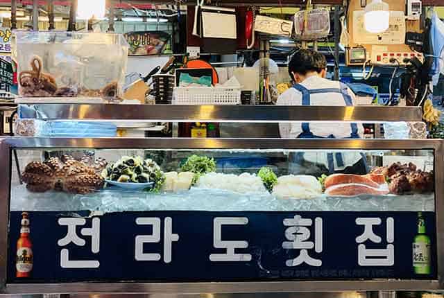 polpo vivo nel mercato di Gwangjang