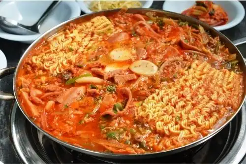 Budae jjigae - อาหารเกาหลี