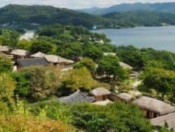 ทิวทัศน์ของหมู่บ้านพื้นเมืองเกาหลี