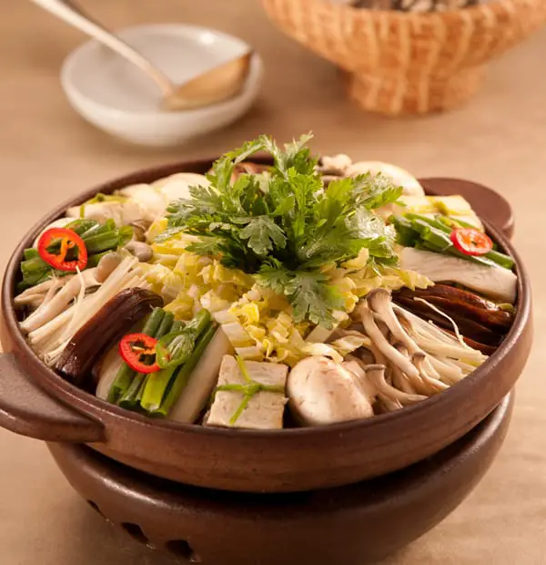 Tofu and Mushrooms Soup with Vegetables