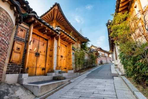 bukchon hanok village free walking tour