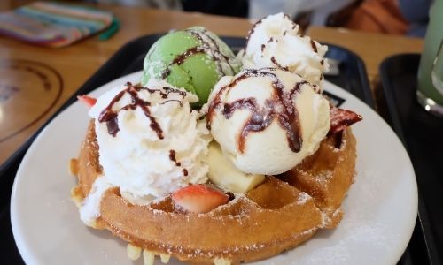 ice cream waffle