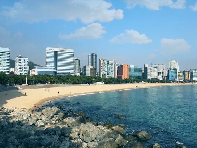 ทิวทัศน์อันงดงามของชายหาดปูซาน เกาหลีใต้