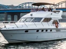 Han river yacht experience