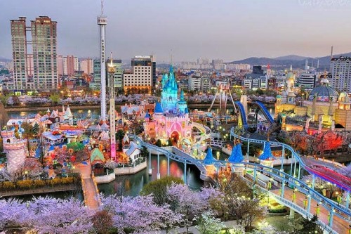 Lotte World Amusement Park in Spring