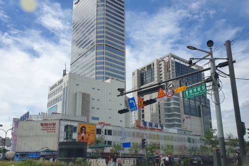 Pyeonghwa clothing market