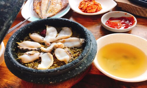ร้านอาหารที่มีหอยเป๋าฮื้อเกาะเชจูพร้อมวิวสวยงาม