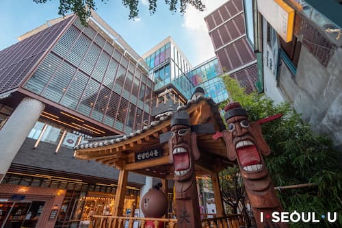 insadong street in Seoul