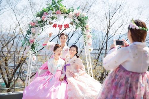 Servizio di noleggio Hanbok vicino alla Torre di Seoul