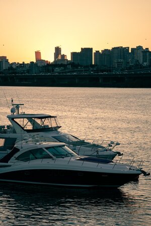 yacht water sports in han river