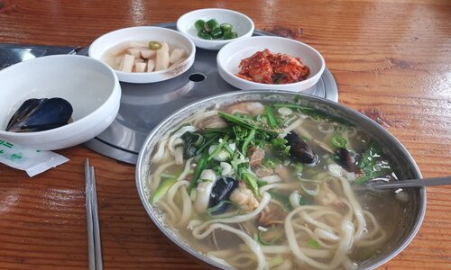 해물 왕창 칼국수 ร้านอาหารท้องถิ่นปูซาน