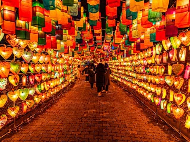 Festival delle Lanterne di Jinju Namgang - Via delle Lanterne