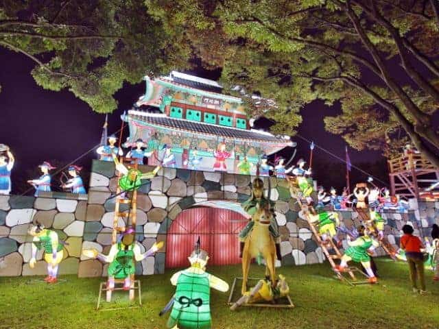 Castello di Jinjuseong al Festival delle Lanterne di Jinju Namgang