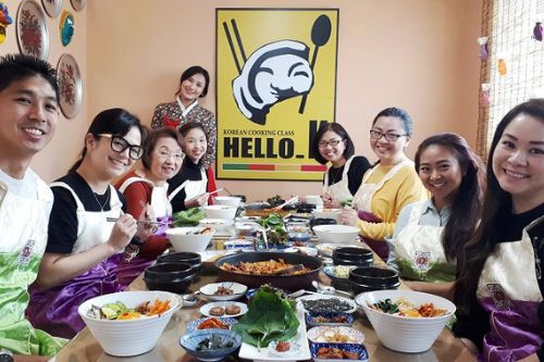Kelas Memasak Korea di Rumah Lokal dengan Tur Pasar Lokal di Seoul