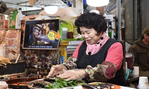 traditional market in Mangwon