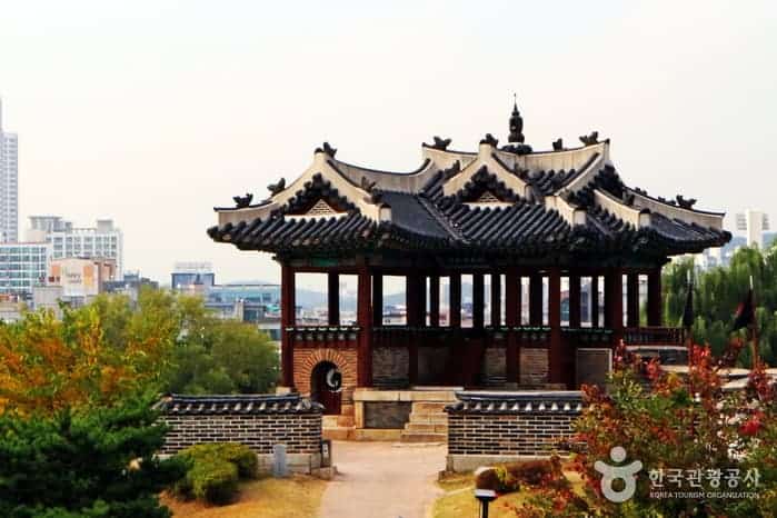 ศาลา Banghwasuryujeong