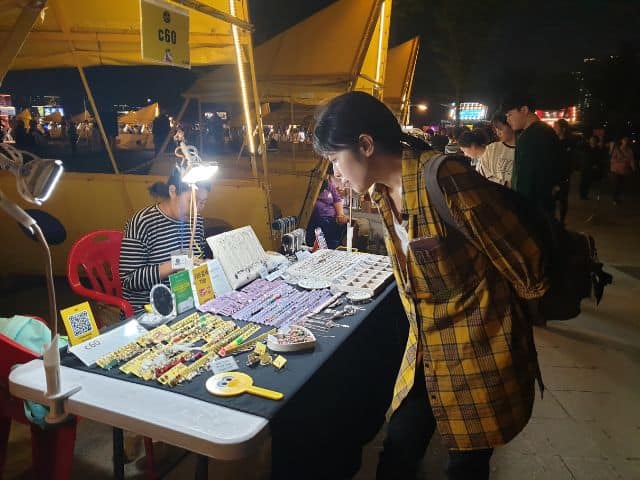 Hangang Moonlight Art Market