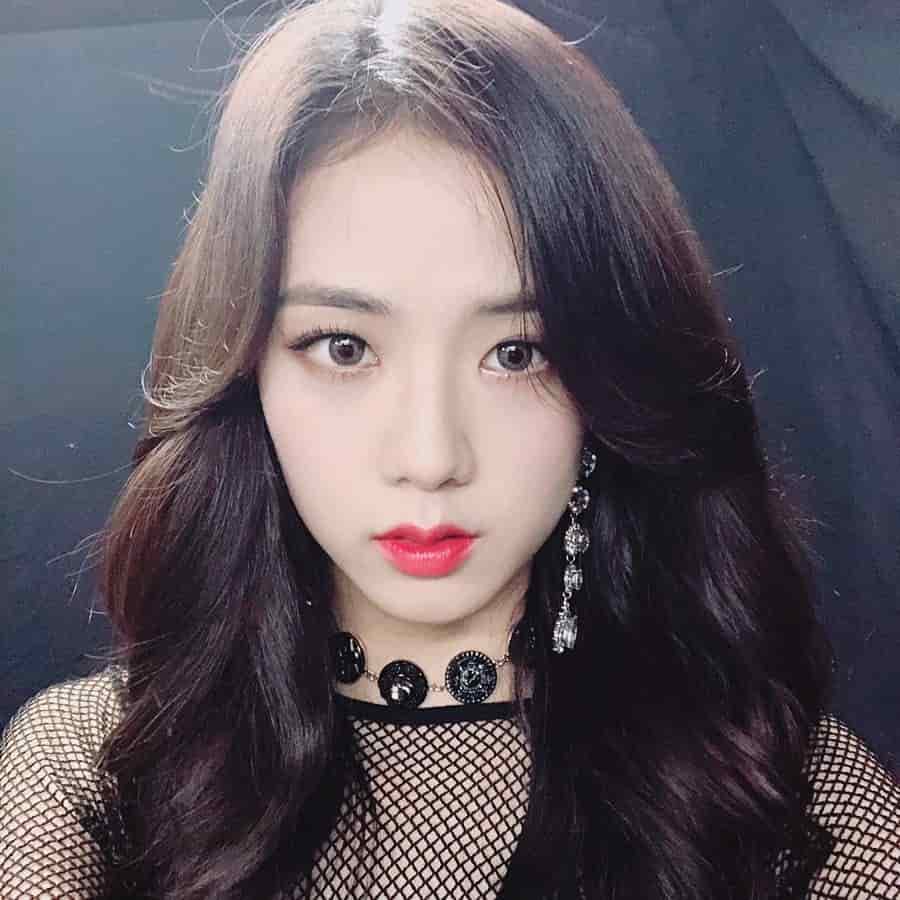 Jisoo Bolder Look
