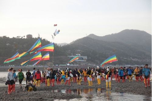 People at Jindo Miracle Sea Road Festival