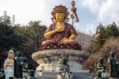 The small but beautiful Beomeosa Temple in Busan