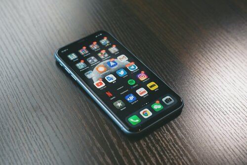 Un'immagine delle applicazioni mobili sullo schermo del telefono