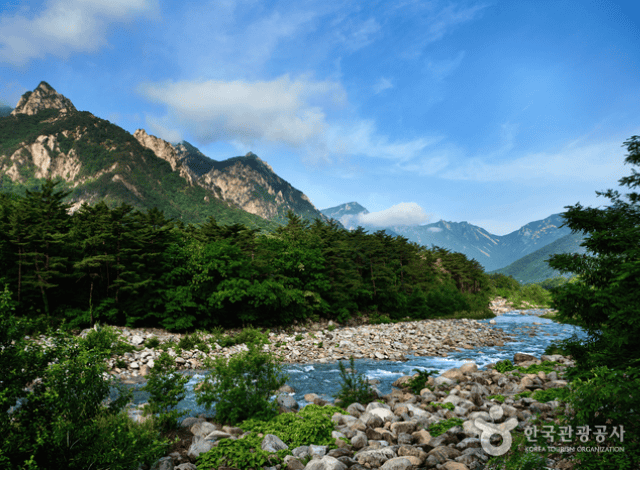 Seoraksan National Park - one of the best Things to do in Summer in Korea
