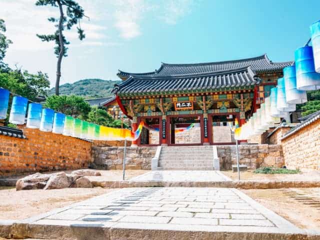 Una foto del Tempio Beomeosa a Busan, Corea del Sud.