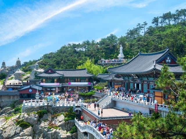 A picture of the outside of Haedong Yonggungsa Temple during daylight in Busan