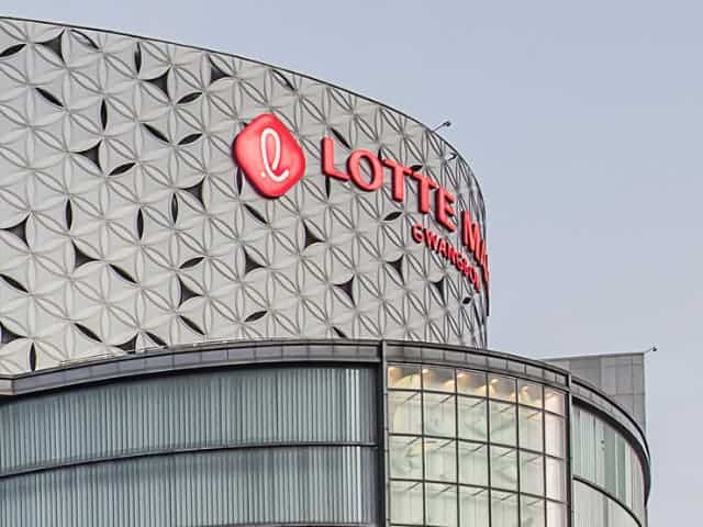 Una foto dell'edificio del grande magazzino Lotte Gwangbok a Busan, in Corea del Sud.