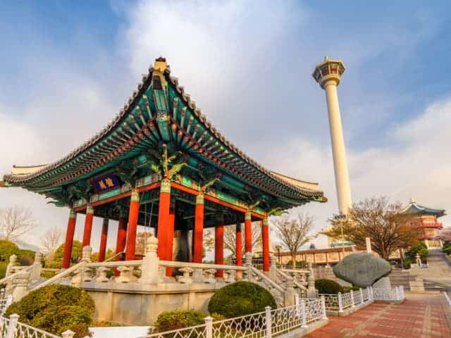Una foto all'interno del Parco Yongdusan a Busan, in Corea del Sud.