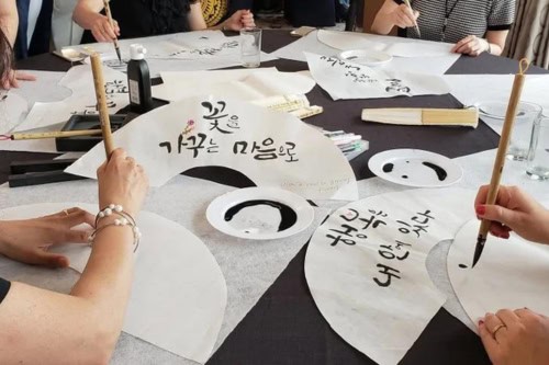 Lezione di calligrafia coreana