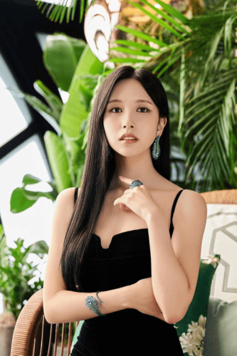 Mina Twice - one off the mosst beautiful female K-pop idols