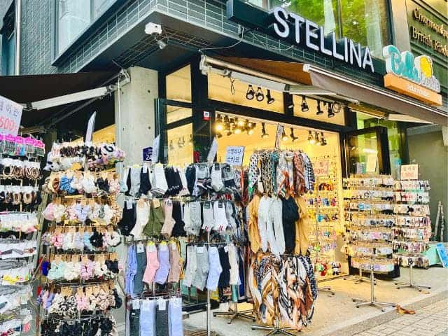 Shopping di strada a Yeonnamdong
