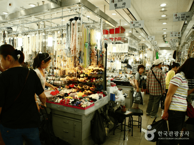 accessories in Namdaemun market