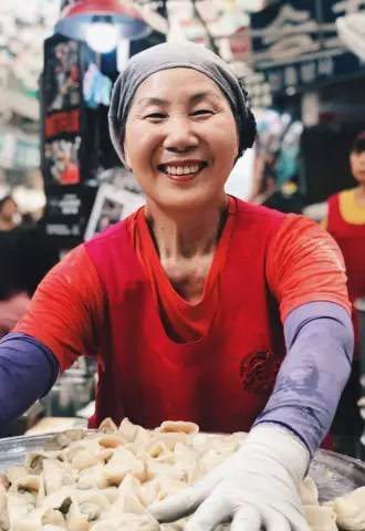 Netflix lady at Gwangjang market