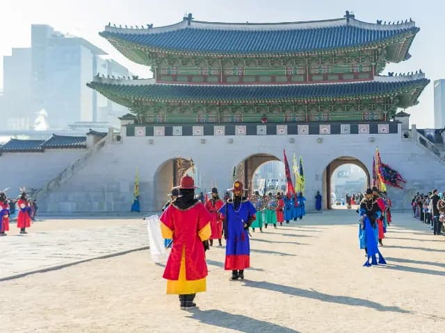 Royal guard changing ceremony at Gyeongbokgung Palace