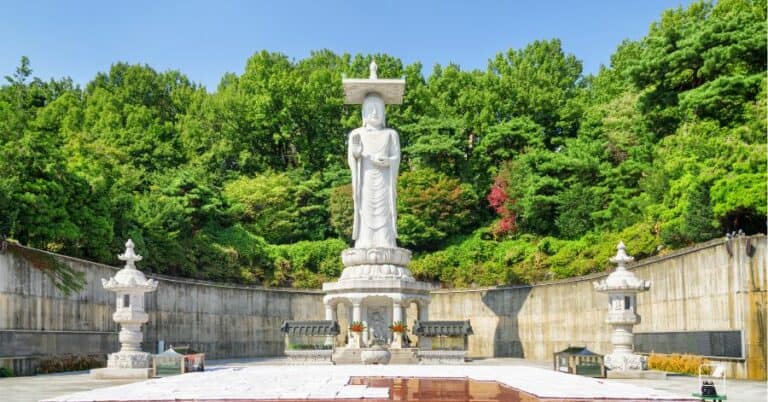 Bongeunsa Temple 봉은사: A Serene Oasis in Seoul
