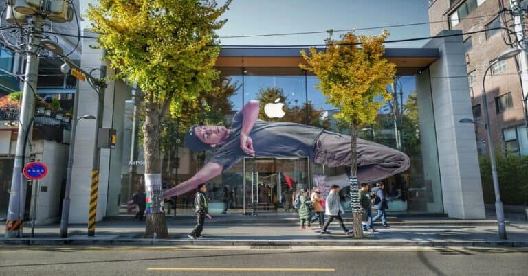 Exploring Garosugil 가로수길: Sinsadong’s Fashionable Gem