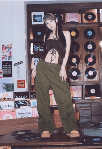 Top bohemio con cuello halter en color marrón | Nayeon – Twice